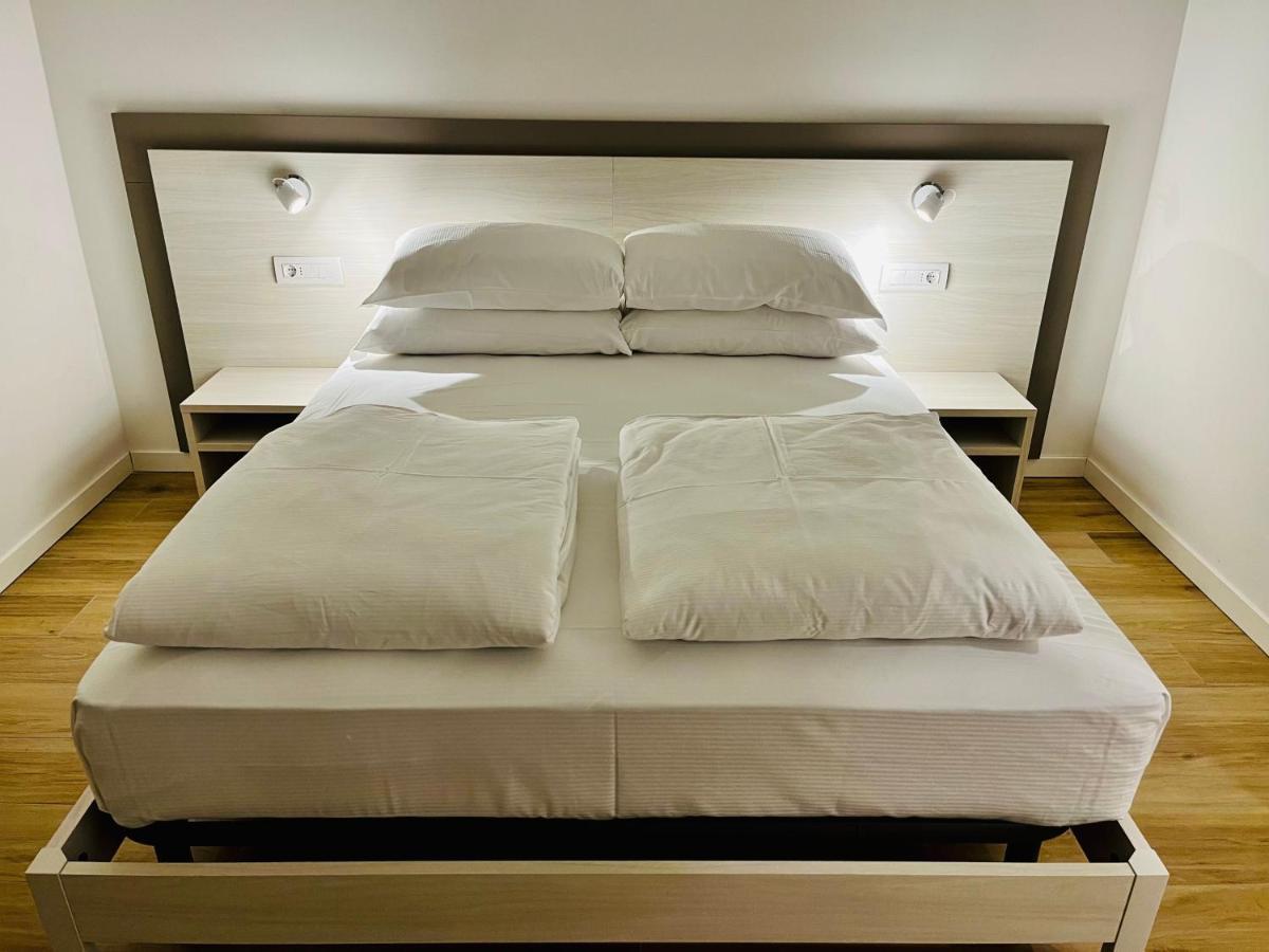 Berengario Suites Torri Del Benaco Eksteriør billede